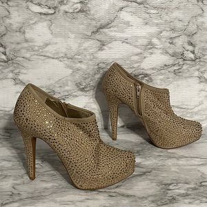 Gianni Bini, rhinestones embroidered, platform high heels booties.